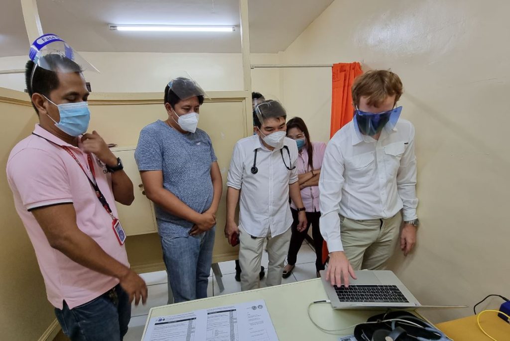 Medical and IT staff receive an overview of the Pharma-Mon Server software. (From the right, AKCP Pres. Nicholas Barrowclough, Dr. Froilan Canlas, Eng. Alvin Canlas, IT Staff.)