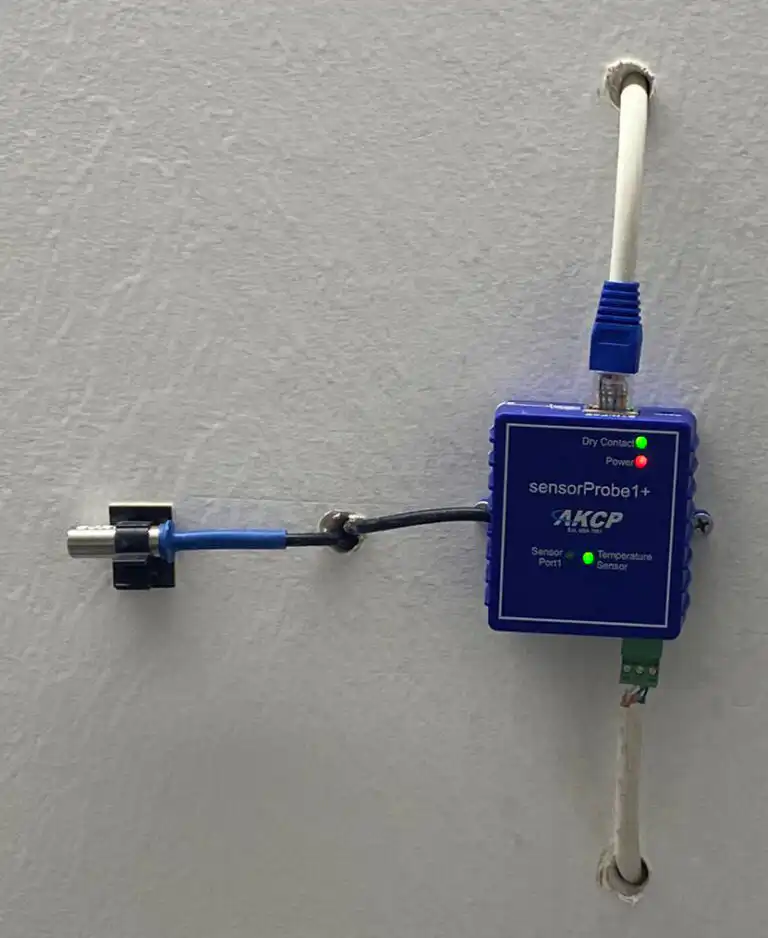 sensorProbe1+ with built in temperature sensor and dry contact.
