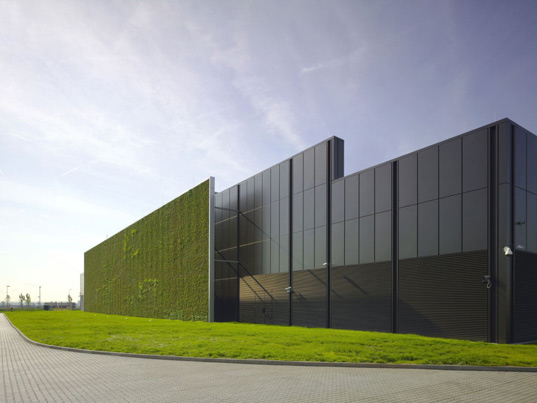 Building Sustainable and Resilient Data Centers